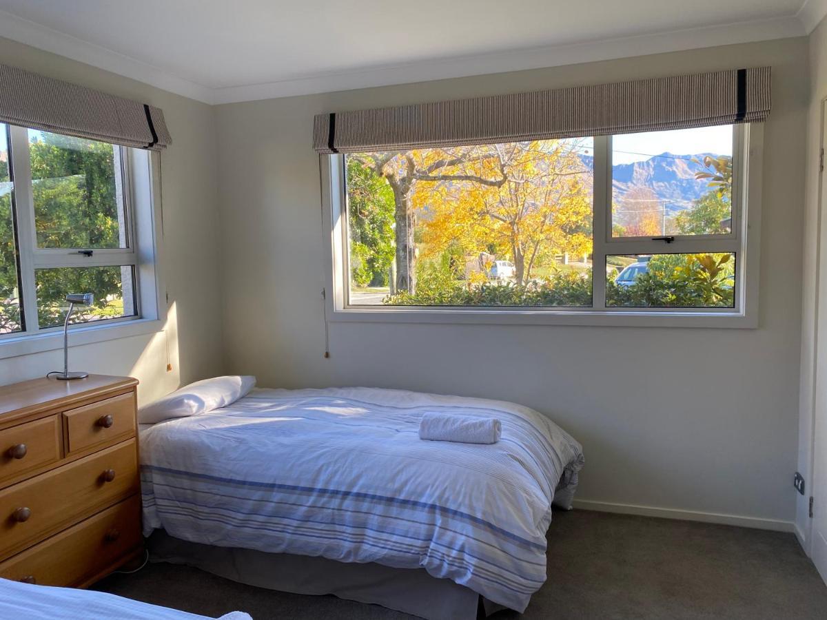 Amazing Aubrey, Walk To Bremner Bay Villa Wanaka Exterior photo